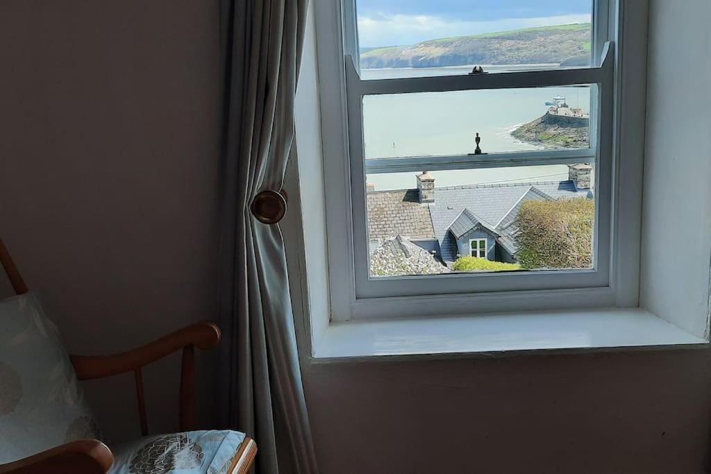 Arvonia Sleeps 7, Sea Views, Dog Friendly Villa New Quay  Exterior photo